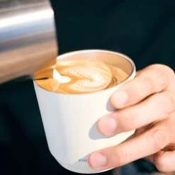 Kinto To-Go Tumbler 240 Ml Mit Stöpsel Weiss 9 Kinto To-Go Tumbler 240 Ml Mit Stöpsel Weiss -Geschäft Für Kaffeebedarf 105560 105560 kinto togotumbler 240ml with plug white 4